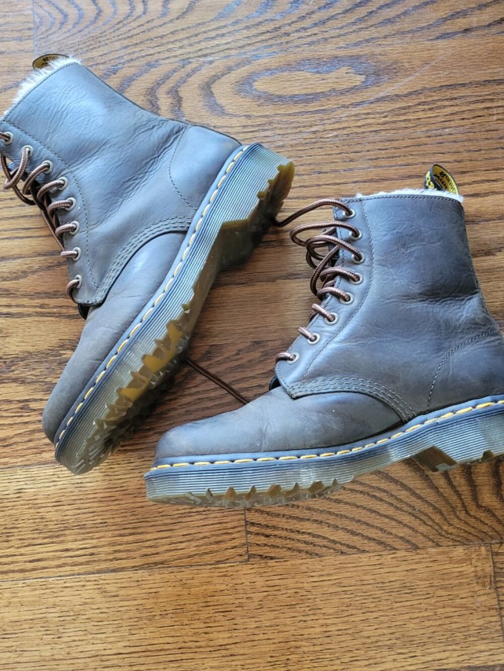 Dr Martens size US 8 EU 38 brown leather lace up boots with shearling lining - Picture 4 of 5